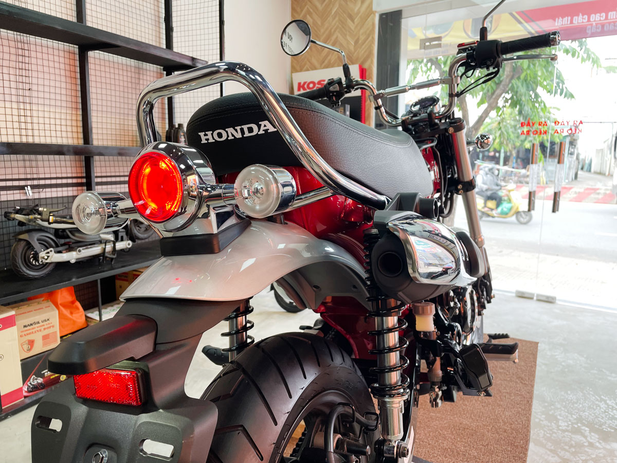 Cửa hàng bán xe Honda Dax ST125 ABS tại Nghệ An giúp bạn thể hiện bậc biker đàn anh