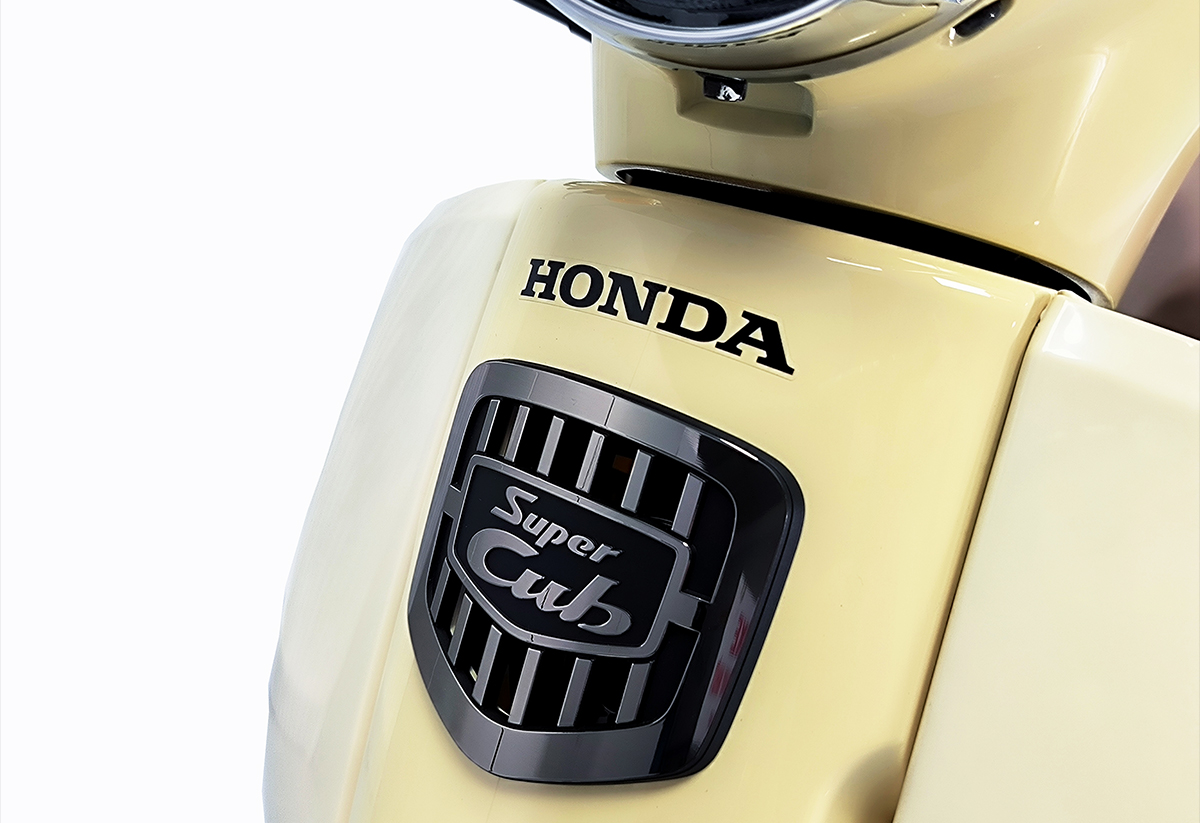 mặt nạ xe Super Cup 50 Honda Nhật với thiết logo 3D lạ mắt và cá tính