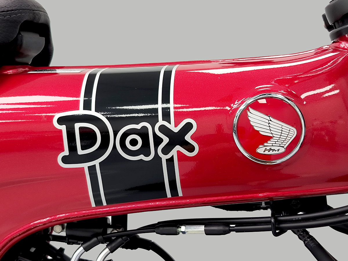 Dax 125 với logo đơn giản nhưng thu hút