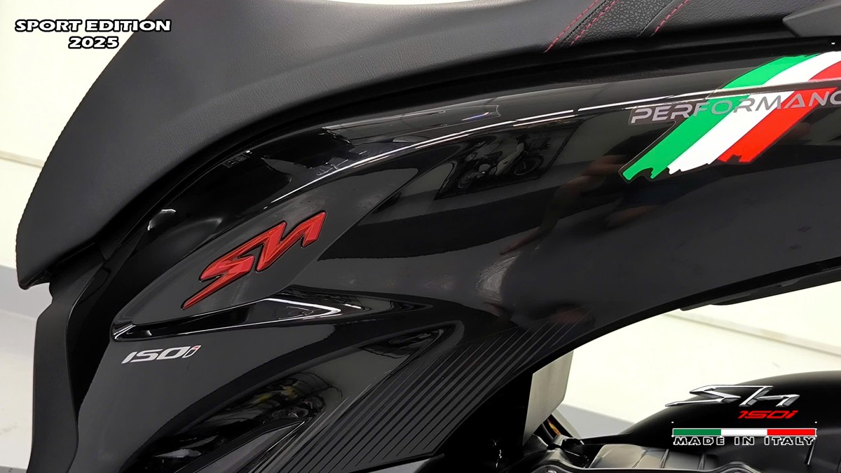 Màu Đen Bóng Bẩy và Sang Trọng của Honda SH150 Sport 2025 Màu Đen