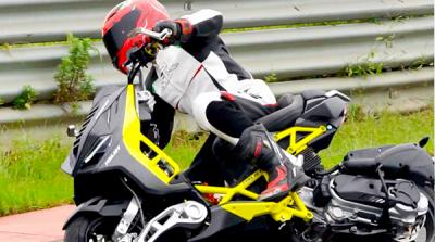 Ngắm nhìn các phiên bản màu sắc của Italjet Dragster 200