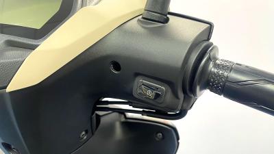 Yamaha 135LC 2025 Malaysia màu vàng cát