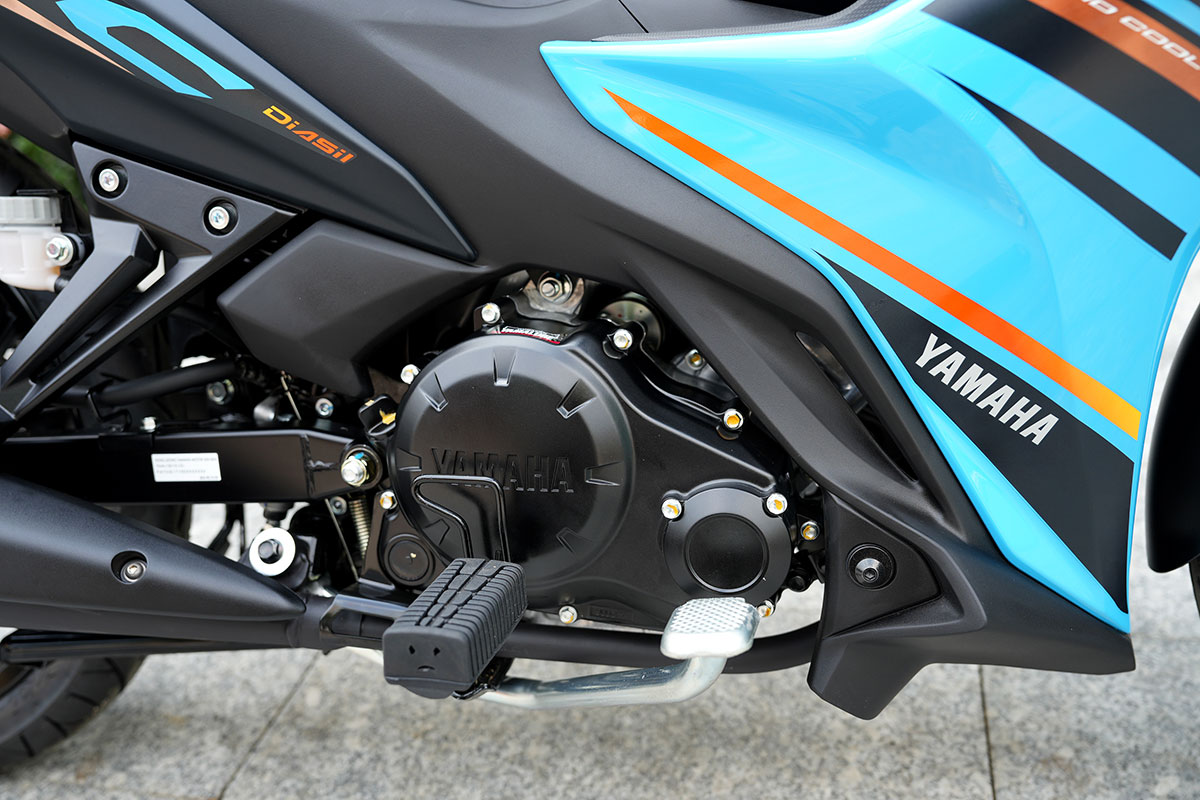 Động cơ yamaha 138LC V9