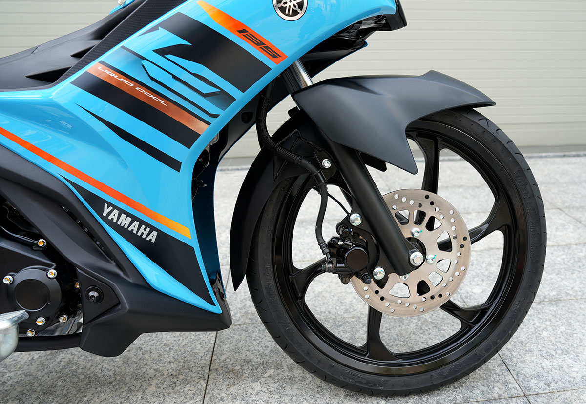 135LC trang bị phanh đĩa trước sau