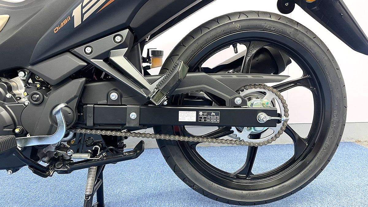 Yamaha 135LC màu vàng cát