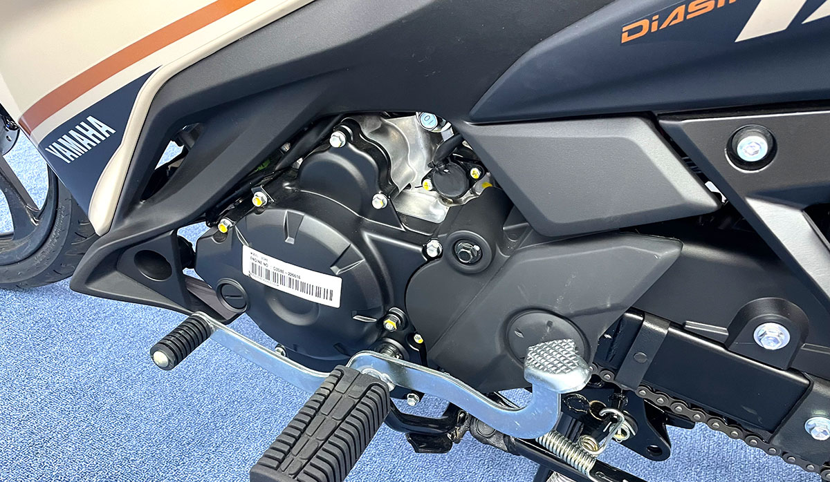 Yamaha 135LC màu vàng cát