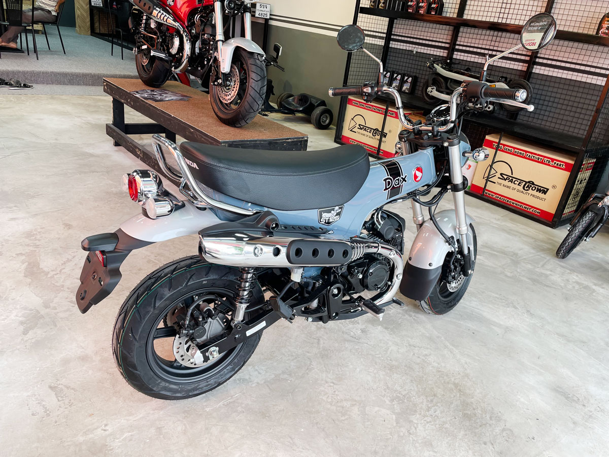 Honda Dax ST125 ABS tại cửa hàng bán xe Hòa Bình một chút hoài niệm cho những biker lớn tuổi